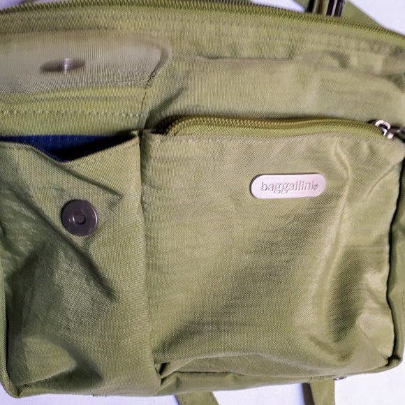 Baggallini Multi-Pocket Nylon Convertible Bagg - Picture 3 of 12